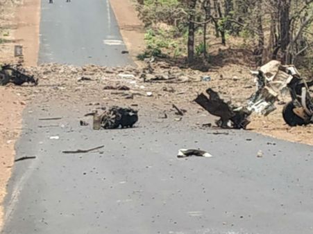 మావోయిస్టుల ట్రాప్.. పసిగట్టలేక పోయిన యంత్రాంగం.. 16 మంది పోలీసుల మృతి