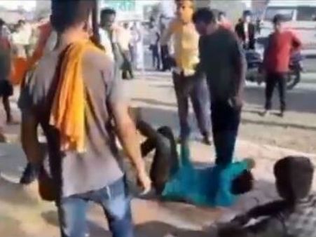 గోరక్షణ పేరుతో కర్రలతో దాడులు, జై శ్రీరాం అనాలని బెదిరింపు : ఎంపీలో ఘటన, ఒకరి అరెస్ట్