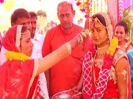 పెళ్లికొడుకు ఇంటివద్ద... మండపంలో ఆయన చెల్లెలు..గుజరాత్ వెరైటీ సాంప్రదాయం