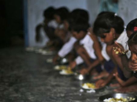 పాపం పసివాళ్లు: ఆకలికి అలమటించారు.. మట్టితో కడుపునింపుకుని తనువు చాలించారు.