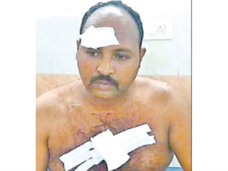 రెడ్‌హ్యాండెడ్‌గా పట్టుకున్నాడని.. భర్త కళ్లలో కారం కొట్టిన ఇల్లాలు ! ఎందుకంటే ?