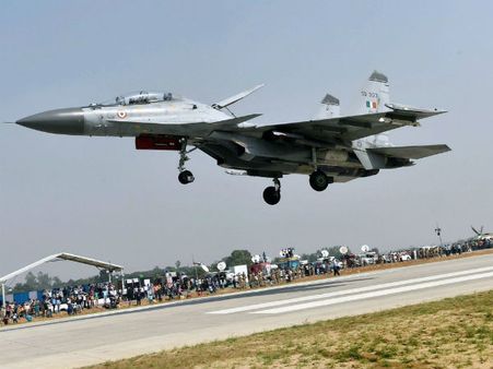 పాక్ ఎయిర్‌ఫోర్స్ కంటే భారత ఎయిర్ ఫోర్స్ బలహీనమైనదా..?