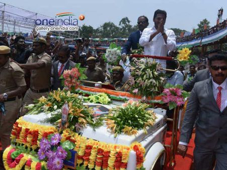 తండ్రి వాచీ..మౌంట్ బ్లాక్ పెన్ను..ఓపెన్ టాప్ జీపు: అచ్చం తండ్రి లాగానే..జ‌గ‌న్ స్పెష‌ల్..!