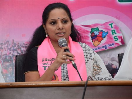 క‌విత‌కు ప‌సుపు రైతుల దెబ్బ‌..! అనూహ్యంగా వెనకబడ్డ సీఎం తనయ..!!