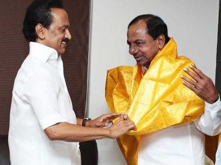 కేసీఆర్ కు షాక్ ఇచ్చిన స్టాలిన్ ... ఫెడరల్ ఫ్రంట్ లో చేరం .. మీరే మా కూటమిలో చేరండి