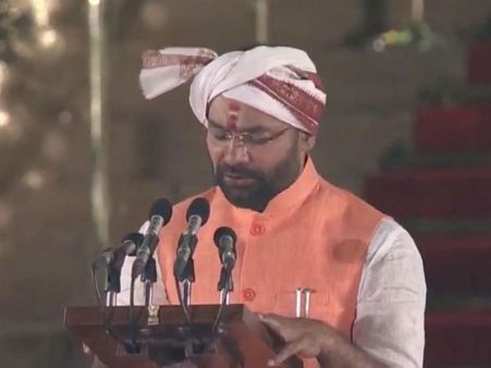 ప్రమాణ స్వీకారంలో తడబడ్డ కిషన్ రెడ్డి.. సరిదిద్దిన రాష్ట్రపతి