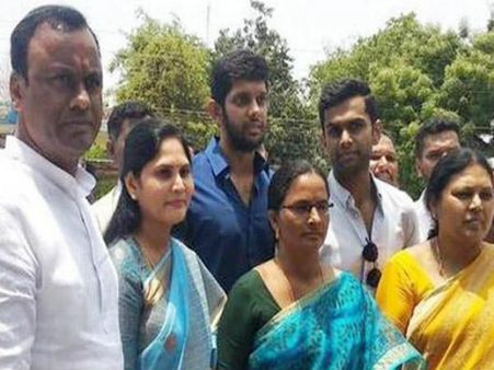 మీ ఆడబిడ్డగా ఆశీర్వదించండి.. ప్రజాపక్షమే మా ఇజం : కోమటిరెడ్డి లక్ష్మి