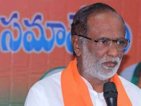 కాంగ్రెస్ వర్సెస్ బీజేపీ... జైలుకు వెళ్లాల్సిన ఉత్తమ్‌ను పార్లమెంటుకు పంపింది టీఆర్ఎస్సే: లక్ష్మణ్