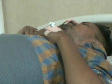 కడుపులో కత్తి, 8 స్పూన్లు, స్క్రూడ్రైవర్లు, టూత్ బ్రెష్ లు: వైద్యులకు షాక్, ఆపరేషన్ చేస్తే !