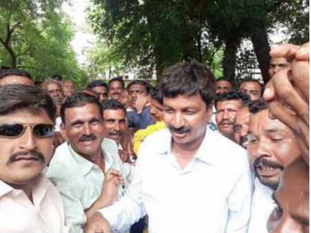 ఢిల్లీకి అసమ్మతి కాంగ్రెస్ ఎమ్మెల్యేల లీడర్, చర్చలు, డిమాండ్లు, లోక్ సభ ఎన్నికల ఫలితాలతో !