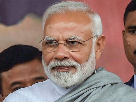 పోలీస్ జీపు కోసం ప్రధాని సోదరుడి ధర్నా!