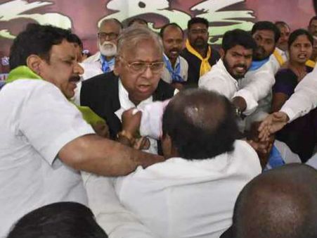 కాంగ్రెస్ నుంచి నగేశ్ సస్పెండ్ : వీహెచ్‌తో గొడవ ఇష్యూపై చర్యలు