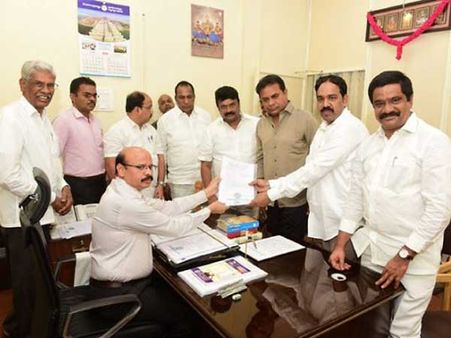 ఎమ్మెల్యే కోటాలో టీఆర్ఎస్ హవా.. ఎమ్మెల్సీగా నవీన్ రావు ఏకగ్రీవం