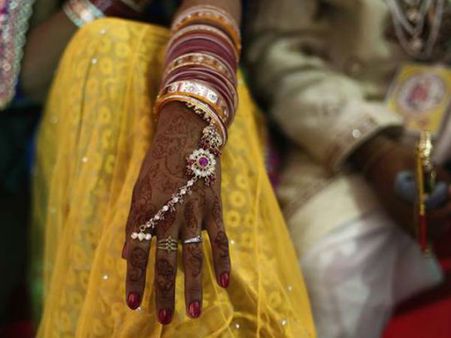 షాకింగ్! 56 ఏళ్ల వ్యక్తితో 14 ఏళ్ల మైనర్ బాలిక వివాహానికి ఓకే చెప్పిన హైకోర్టు