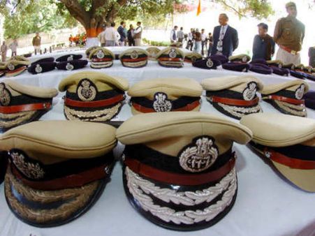 కేంద్రం నిఘాలో 1181 మంది ఐపీఎస్ అధికారులు: ఏబీ వెంక‌టేశ్వ‌ర రావు ఎఫెక్టేనా?