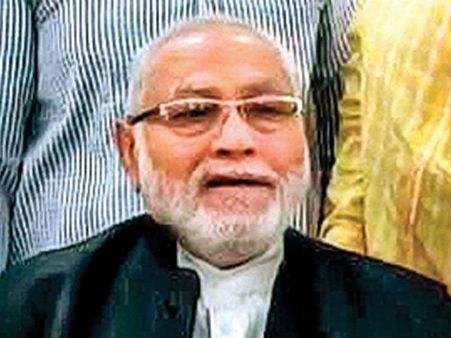 ప్రధాని మోడీ సోదరుడి వింత ధర్నా.. పోలీస్ స్టేషన్ ఎదుట బైఠాయింపు