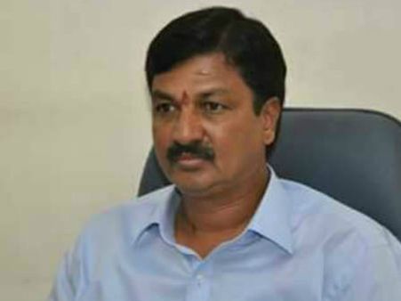 కాంగ్రెస్ రెబల్ ఎమ్మెల్యేల రహస్య సమావేశం, ఆపరేషన్ కమల, పరుగో పరుగు, కష్ట కాలం వచ్చిందా !