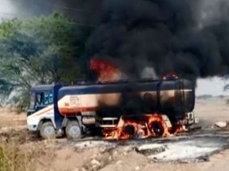 ఎండకు బ్లాస్ట్ అయిన అయిల్ ట్యాంకర్ ...