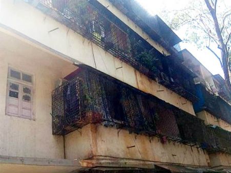 అయ్యో ఎంత పనిచేశారు: కూతురును ఇంట్లో పెట్టి తాళం వేశారు..అగ్నికి ఆహుతైంది