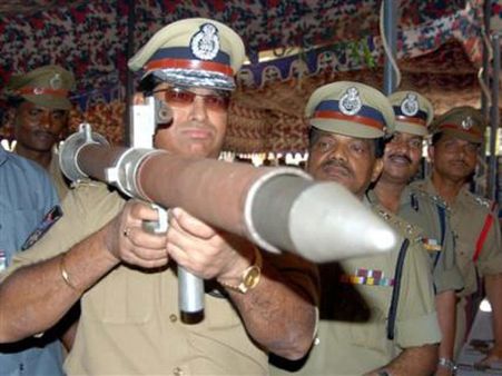 గడ్చిరోలి దాడి: పోలీసులదే తప్పు: యుద్ధానికి ఖాళీ చేతులతో వెళ్లారు?: ఏపీ మాజీ డీజీపీ స్వరణ్ జిత్