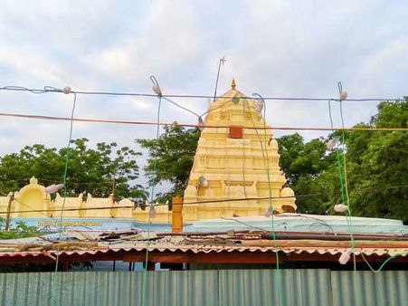 లింగంలో నీరు ఉన్న ఆలయం 