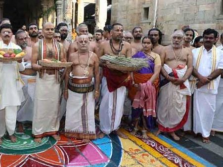 తిరుమలలో అపూర్వ ఘట్టం: యాగం ముగిసిన కొద్దిసేపటికే..!