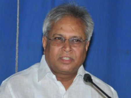 అలా చేస్తే సీఎంగా జ‌గ‌న్ 30ఏళ్లు : ఆ వ్యాఖ్య‌ల‌తో విభేదిస్తున్నా: ఉండ‌వ‌ల్లి అరుణ‌కుమార్‌..!