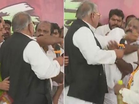 కొట్టుకున్న కాంగ్రెస్ నేతలు.. ఇంటర్ విద్యార్థుల పేరెంట్స్ దీక్షలో వీహెచ్ , నగేష్ ఫైటింగ్ (వీడియో)