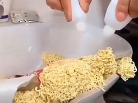 వాష్ బేసిన్ పగిలిందా?.. డోంట్ వర్రీ.. నూడుల్స్‌తో అతికించొచ్చు (వీడియో)