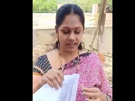 దరఖాస్తులు బుట్ట ధాఖలు.. ఎమ్మార్వో నిర్వాకాన్ని బయట పెట్టిన మహిళ..!!(వీడియో)