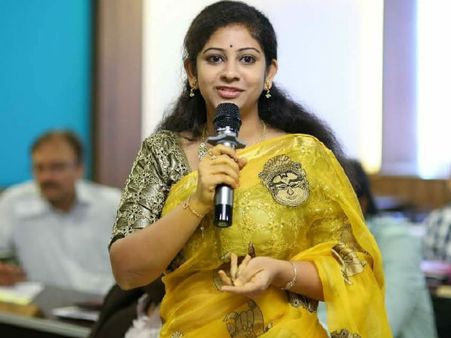 జగన్ నీ పాపపు సొమ్ము పంచితే వచ్చే జన్మలో అయినా సీఎం అవుతావ్ ... సాధినేని యామిని ఘాటు వ్యాఖ్యలు