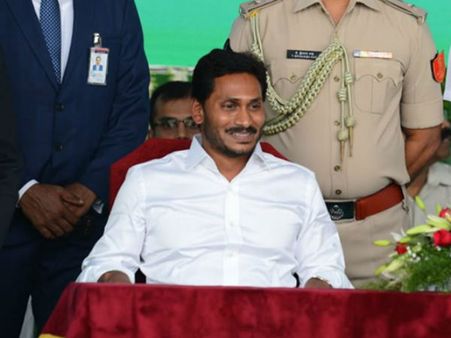 యువతను మెప్పించిన జగన్: నాలుగు లక్షల మందికి ఉపాధి.. గ‌్రామాల్లో వైసీపీ బ‌లోపేత‌మే లక్ష్యమా?