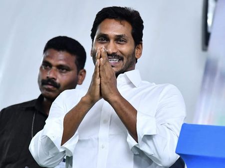 ఏపీ లైవ్ అప్‌డేట్స్: గవర్నర్, కేసీఆర్‌తో జగన్ భేటీ, ఆత్మీయ స్వాగతం పలికిన కేసీఆర్