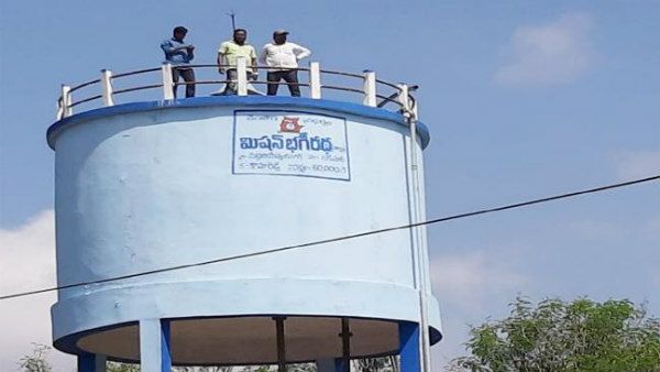 గుడి కోసం గ్రామస్తులు వాటర్ ట్యాంక్ ఎక్కారు.. అధికారులు దిగొచ్చారు