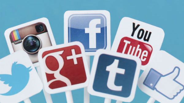 గ్రూప్ అడ్మిన్లు బీ కేర్ ఫుల్ .. వదంతులు పోస్ట్ చేస్తే అడ్మిన్లకే తిప్పలు .. పోలీసుల వార్నింగ్