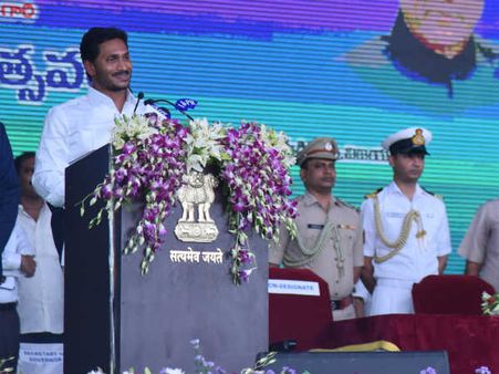 జ‌గ‌న్ కేబినెట్‌లో డిప్యూటీలు ఉంటారా: హోం మంత్రిగా మ‌హిళ‌కే : వైయ‌స్ త‌ర‌హాలోనే..!