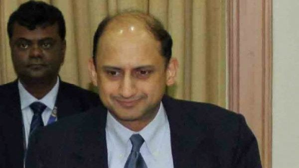 రిజర్వ్ బ్యాంక్ డిప్యూటీ గవర్నర్ రాజీనామా