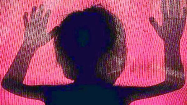 మాటల్లో కాదు చేతల్లో చూపండి.. అలీగఢ్ ఘటనపై శివసేన ఆగ్రహం..