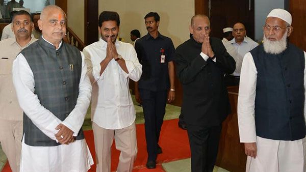 రాజ‌ధాని ప్ర‌స్తావ‌న ఏదీ: గ‌వ‌ర్న‌ర్ ప్ర‌సంగంలో లేని అమరావ‌తి: జ‌గ‌న్ ఆలోచ‌న మారుతోందా..!