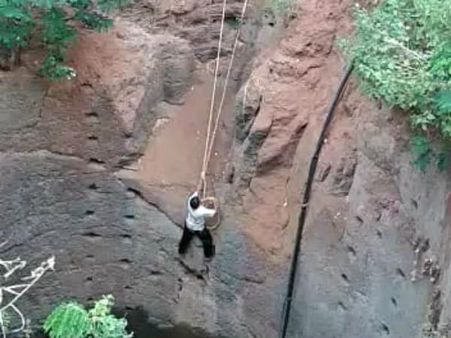 వామ్మో .. రెండురోజులుగా బావిలోనే ... తాడు సాయంతో పైకి