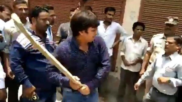 21 మంది మున్సిపాల్ అధికారుల సస్పెండ్ .. ఎందుకో తెలుసా ?