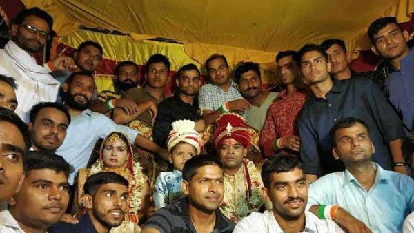 ఒక్కరు కాదు .. ఇద్దరు కాదు ... 50 మంది అన్నలు, వీరుడి చెల్లె పెళ్లి చేసిన జవాన్లు