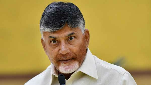 చిక్కుల్లో చంద్రుడు: మాజీ సీఎంపై హైకోర్టులో పిటీష‌న్‌: ప‌సుపు-కుంకుమ‌తో ప్ర‌భావితం చేసారు..!