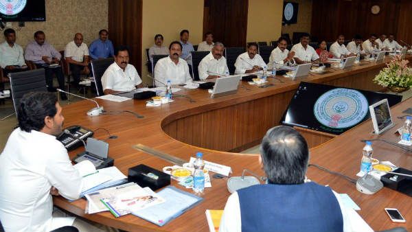 జ‌గ‌న్ మార్క్ హెచ్చ‌రిక‌:అవినీతి చేస్తే మంత్రిగా అదే లాస్ట్ డే:అగ్రిగోల్డ్ బాధితుల కోసం 1150 కోట్లు.