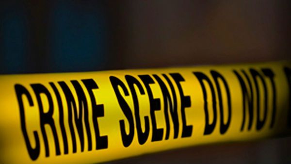 దుర్మార్గం : మర్డర్ చేసి.. గోడపై కారణం రాసి...