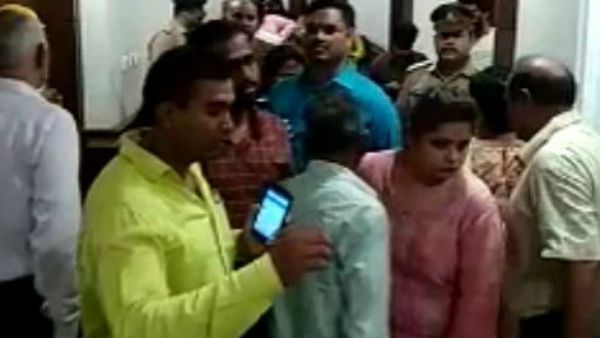 యూపీ సీఎం క్యాంపు ఆఫీసులో అగ్నిప్రమాదం ...