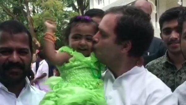 రాహుల్‌గాంధీ జిందాబాద్, కోజికోడ్ రోడ్ షోలో చిన్నారి హంగామా.. ముద్దుపెట్టిన రాహుల్