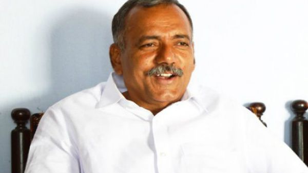 గులాబీ పార్టీ ఆఫీసుల భూమిపూజ .. భూపాలపల్లిలో ఎమ్మెల్యే గండ్ర సోదరుడు , సూర్యాపేటలో రైతులు అడ్డగింత