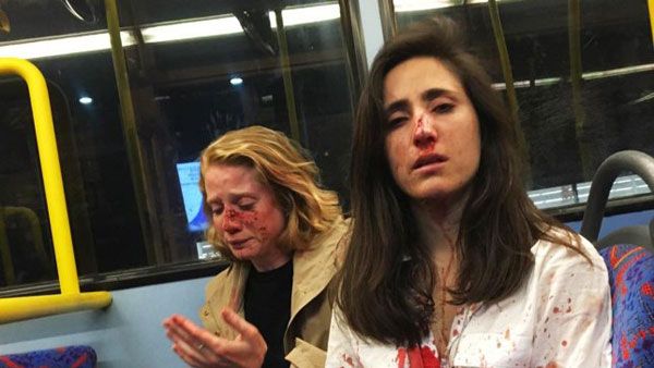 ముద్దు పెట్టుకోండి..లేదా: బస్సులో అమ్మాయిలపై ఆకతాయిల వేధింపులు