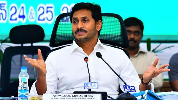 జ‌గ‌న్ ఆలోచ‌నలు: కూలుతున్న టీడీపీ నేత‌ల పునాదులు: విశాఖ‌లో క‌ల‌క‌లం..!